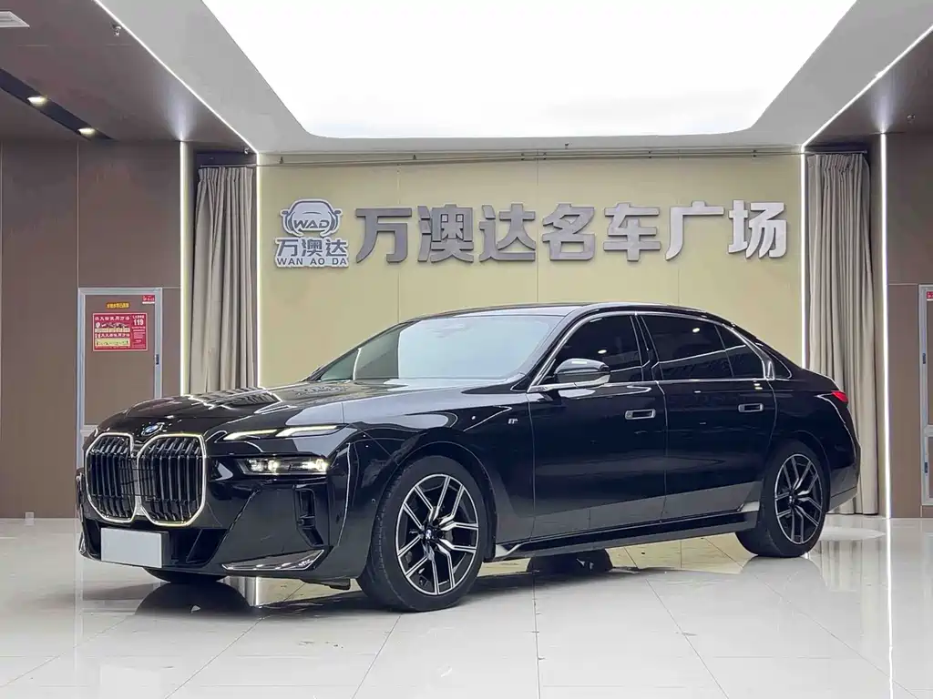 BMW 7 Series 2023 735Li M Sport Package