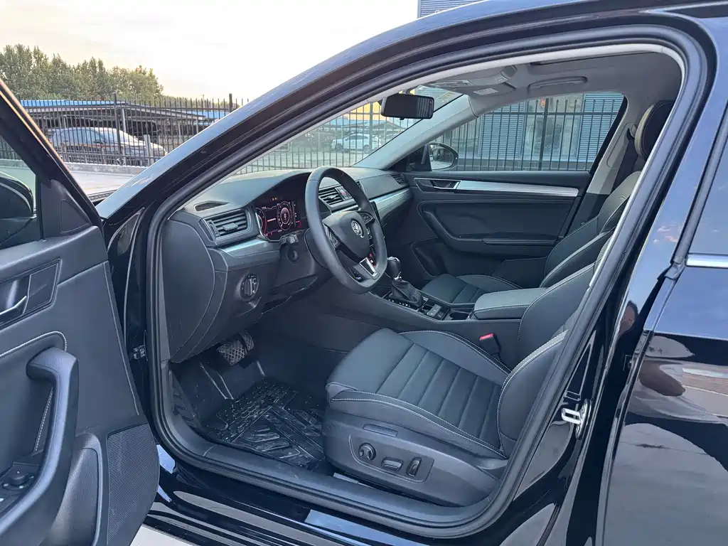 Skoda Superb — миниатюра 13