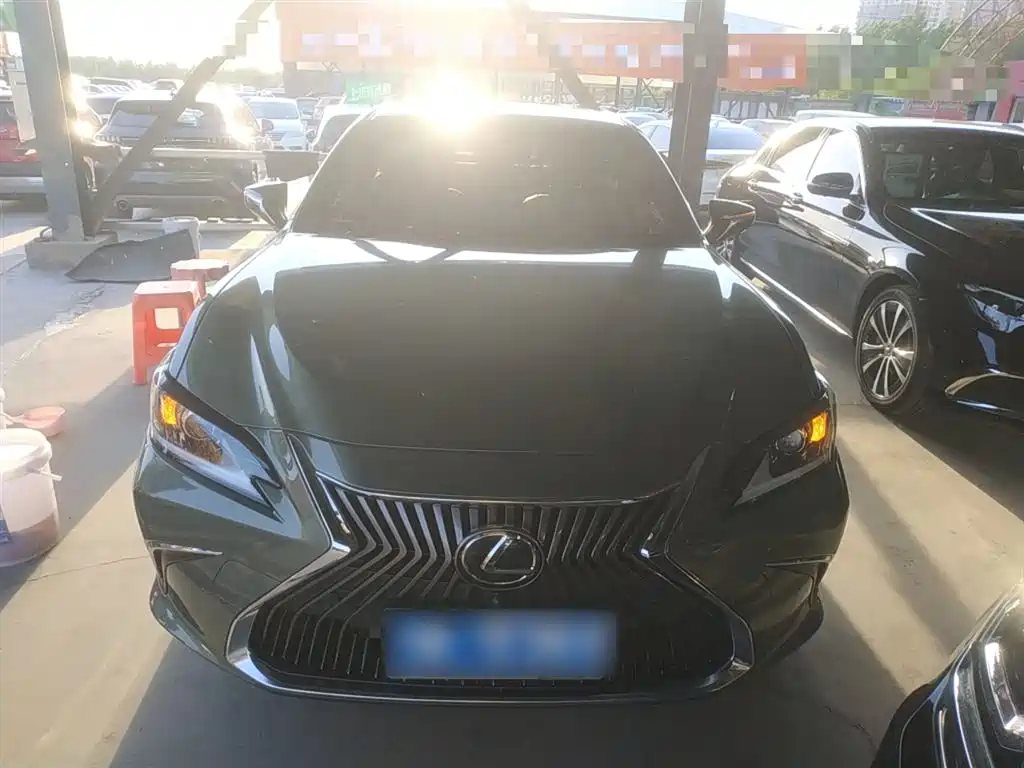 Lexus ES 2020 200