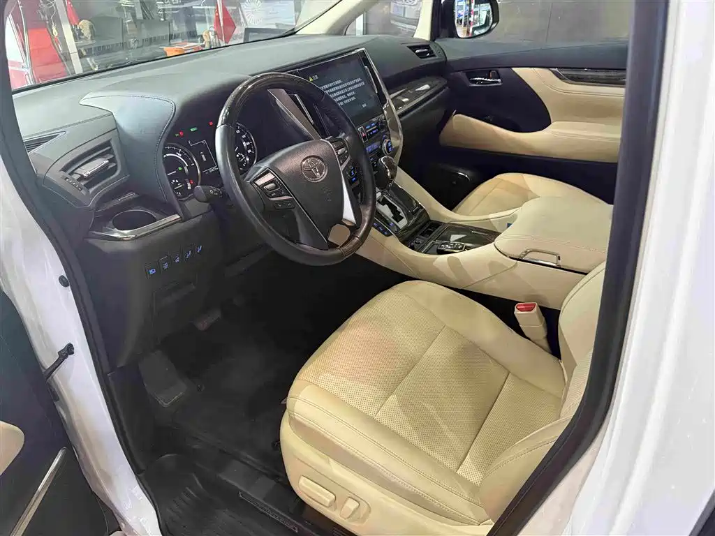 Toyota Vellfire 2023 2.5L HV Luxury