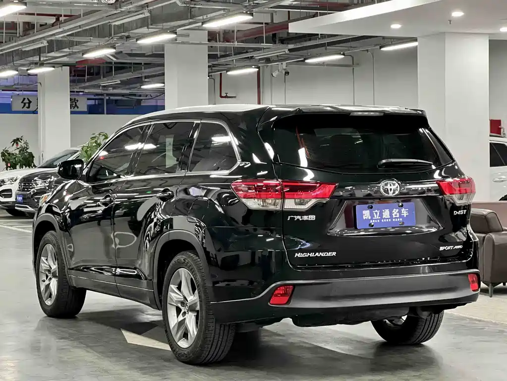 TOYOTA HIGHLANDER