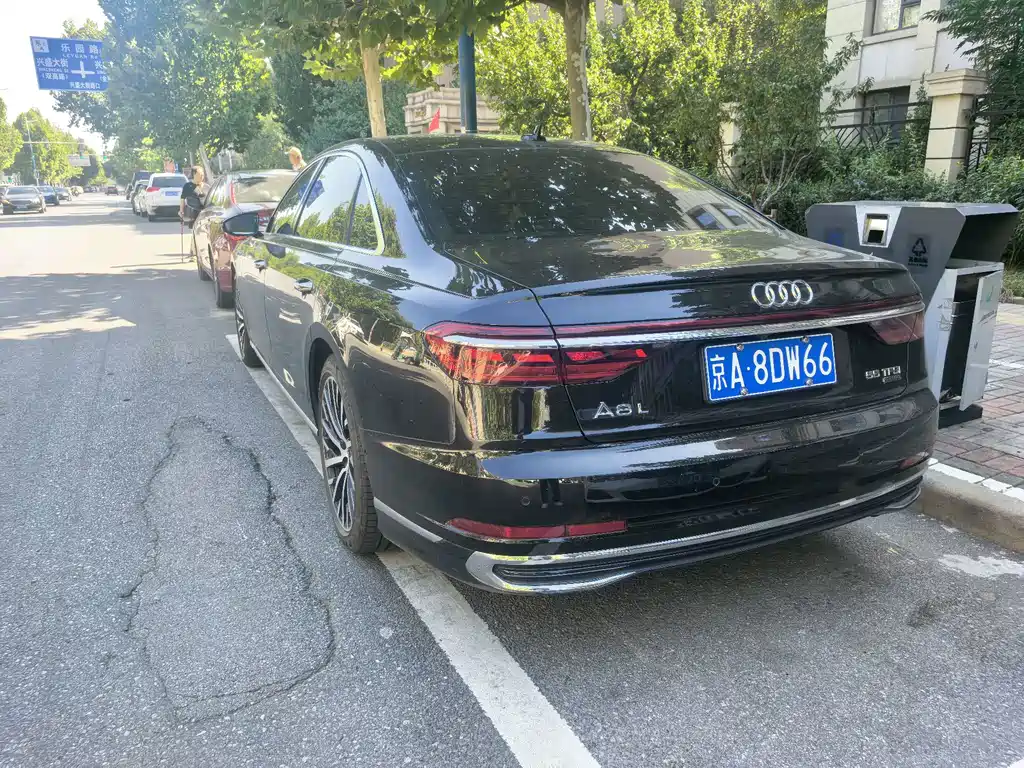 Audi A8 — миниатюра 6