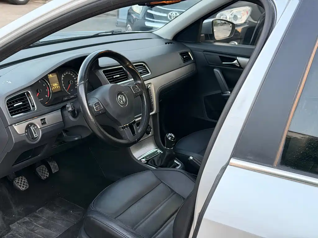 Volkswagen Lavida — миниатюра 6