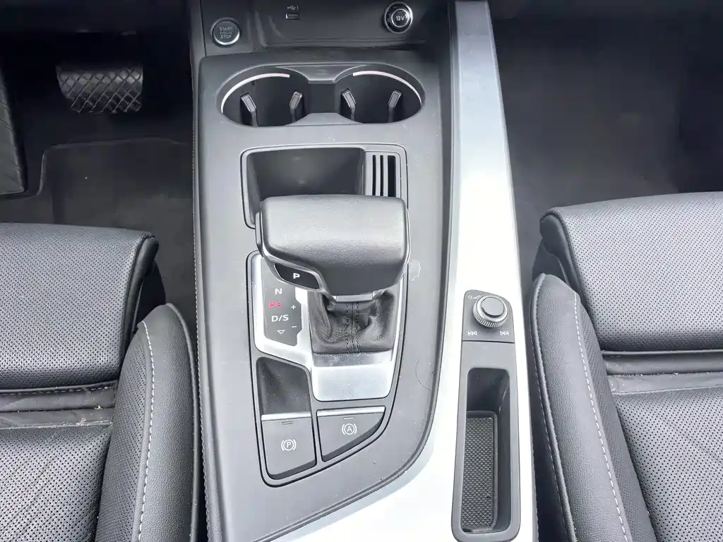 Audi A4L 2022 40 TFSI Luxury