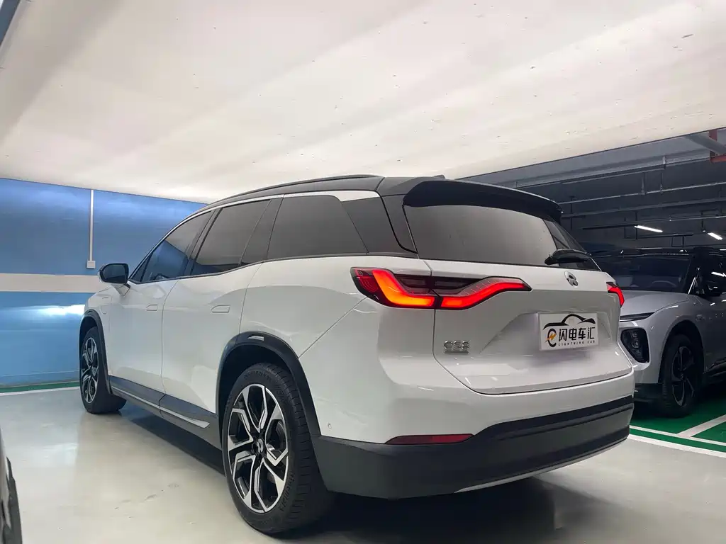 NIO ES8
