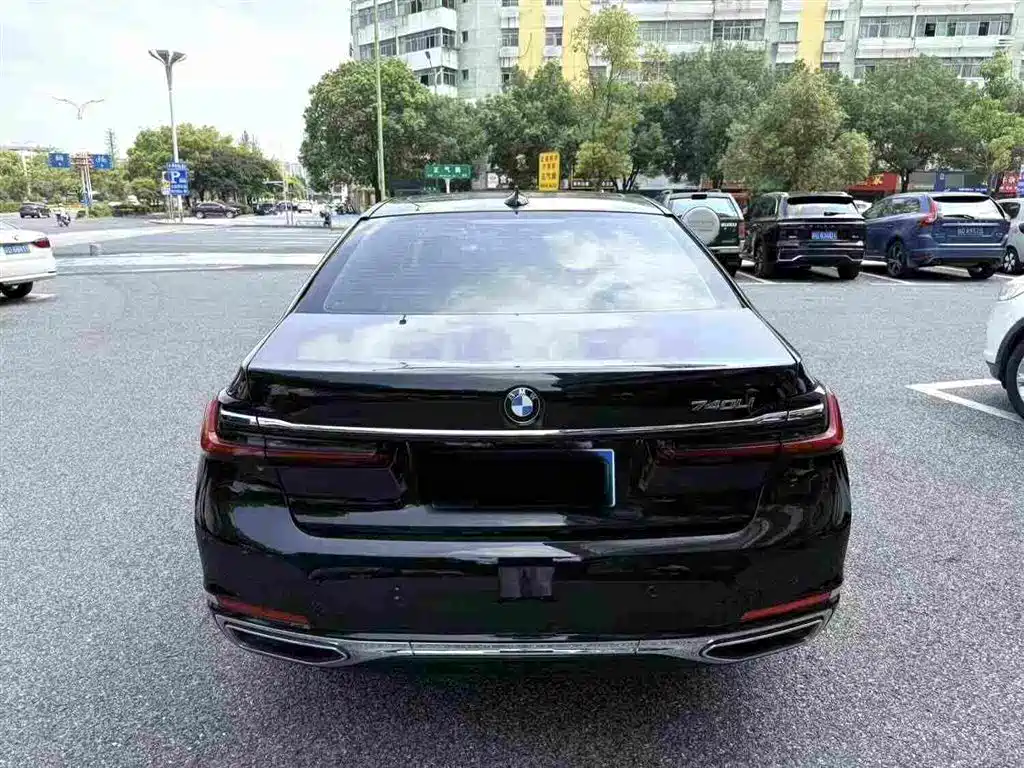 BMW 7 Series — миниатюра 5