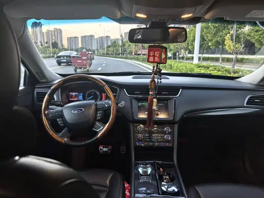 Ford Taurus — миниатюра 7