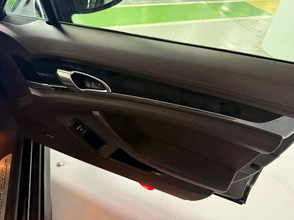 Porsche Panamera 2013 Panamera 4 Platinum Edition 3.6L