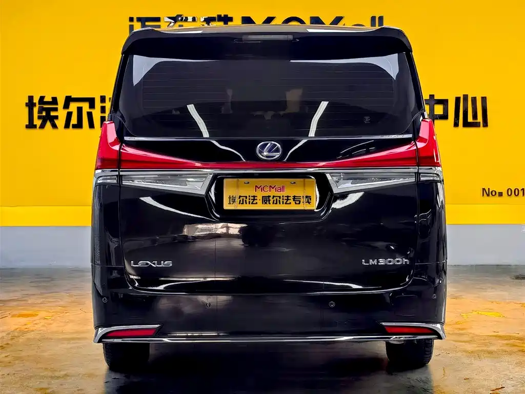 LEXUS LM