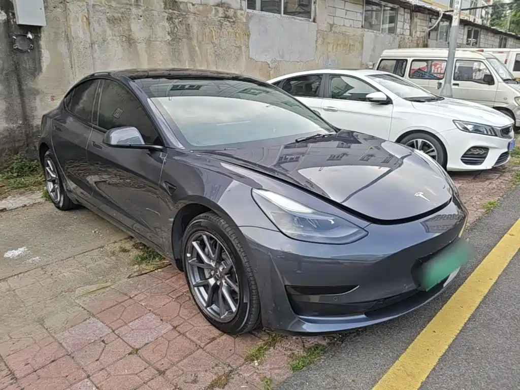 Tesla Model 3 — миниатюра 4