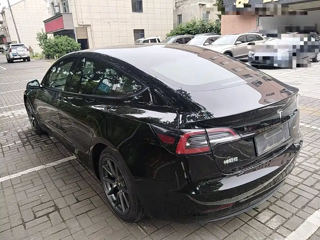 Tesla Model 3 — миниатюра 5