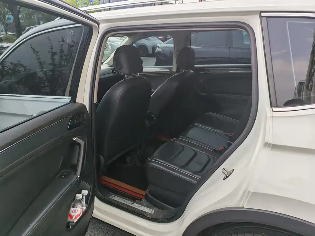 Volkswagen Tiguan L L 2019 330TSI AT R-Line Flagship VI