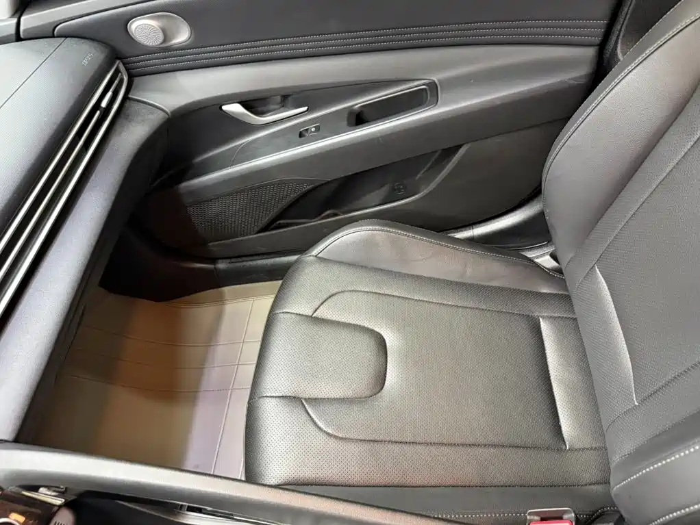Hyundai Elantra — миниатюра 13