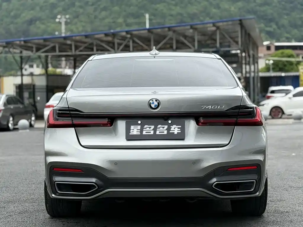 BMW 7 Series — миниатюра 13