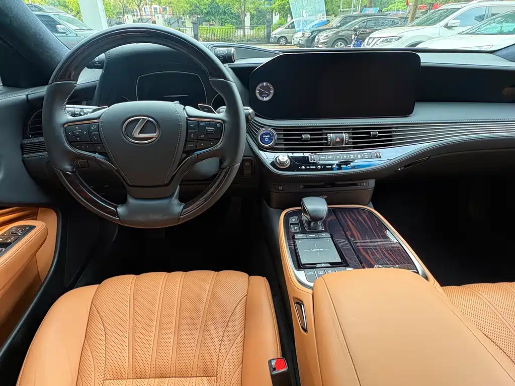Lexus LS — миниатюра 6