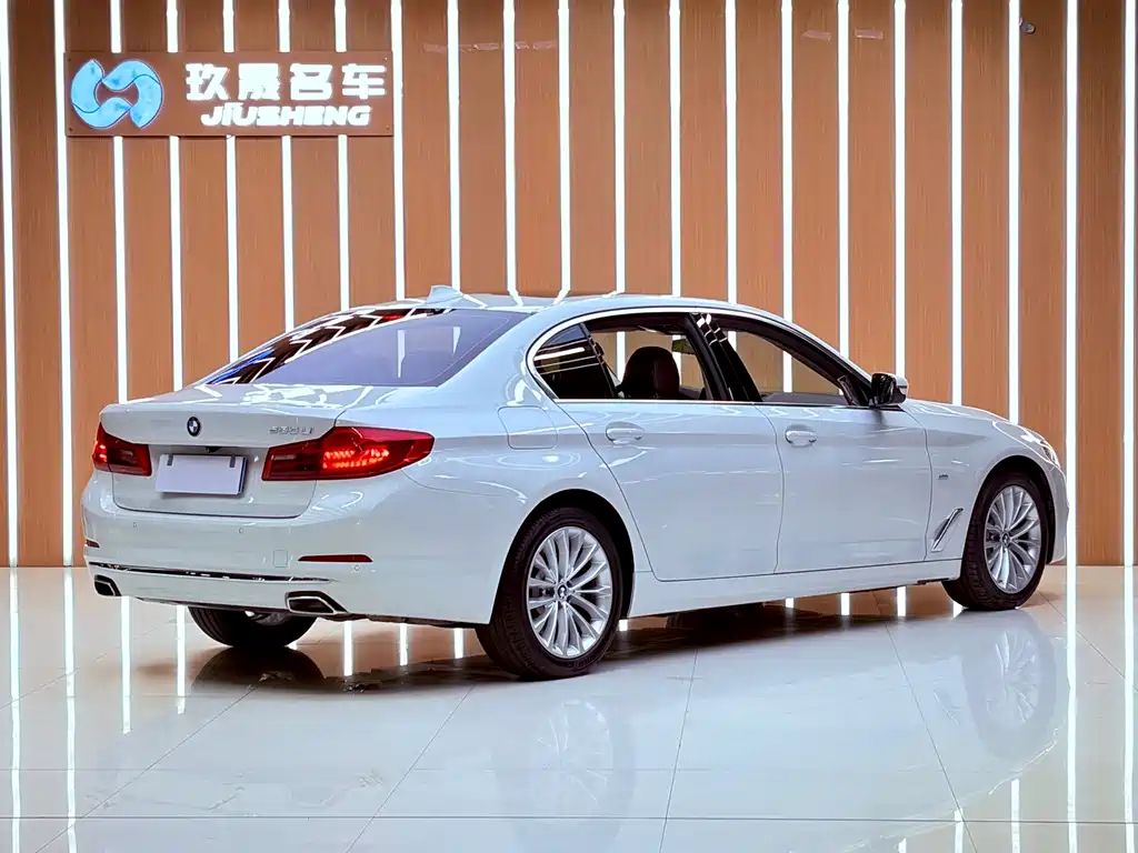 BMW 5 Series — миниатюра 22