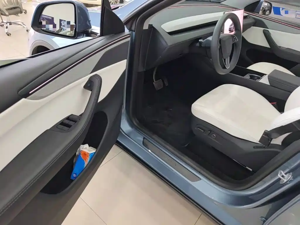 Tesla Model Y L — миниатюра 16