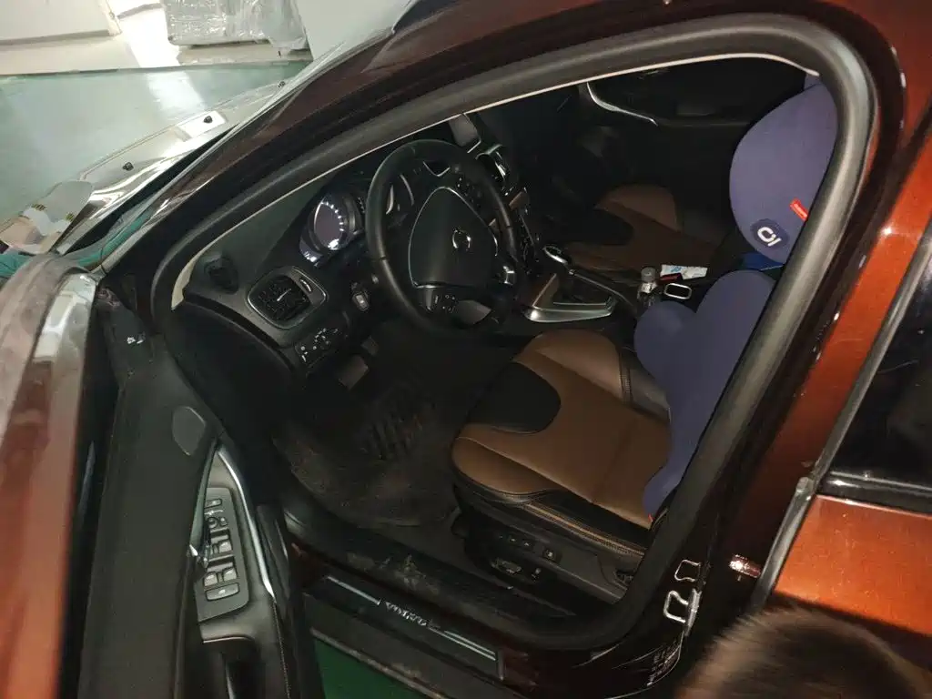 Volvo V40 — миниатюра 8