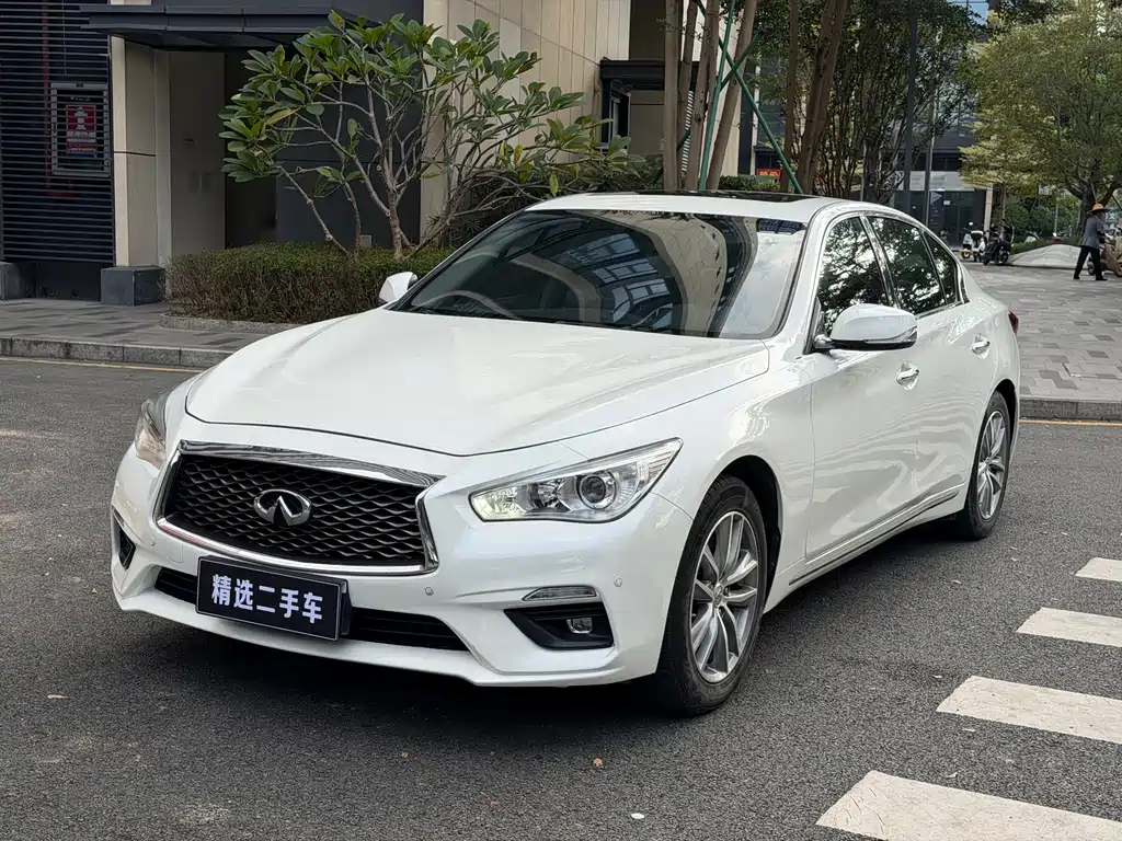 INFINITI Q50L