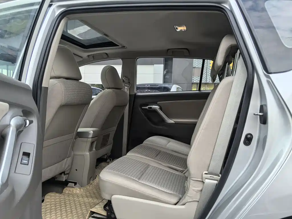 Toyota Verso — миниатюра 9
