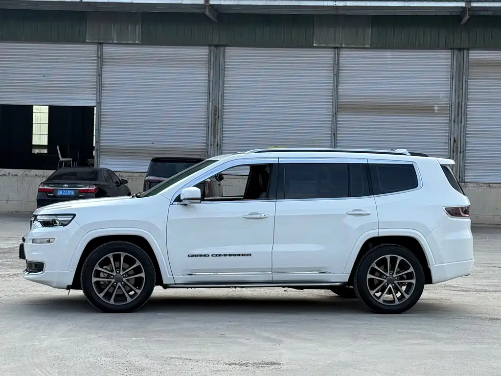 Jeep Grand Commander — миниатюра 4