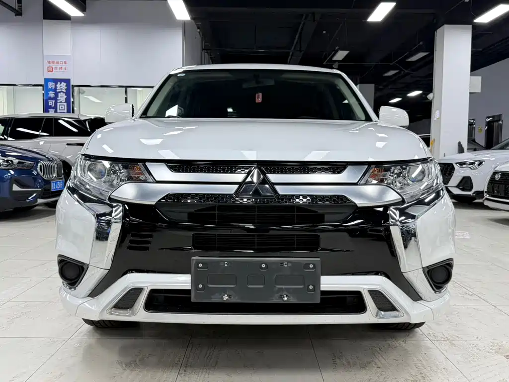 Mitsubishi Outlander 2021 2.0L 5 мест