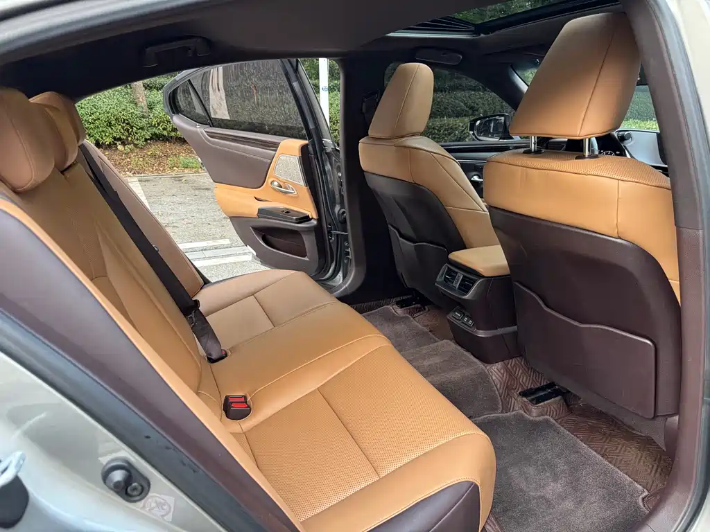 Lexus ES — миниатюра 12