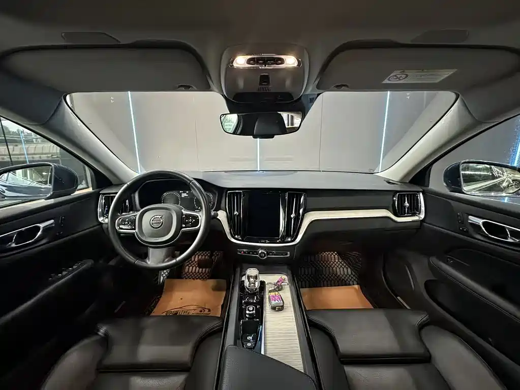 Volvo S60 2022 B4 Luxury