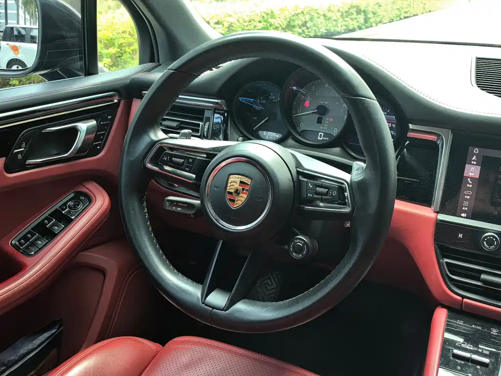 Porsche Macan — миниатюра 6