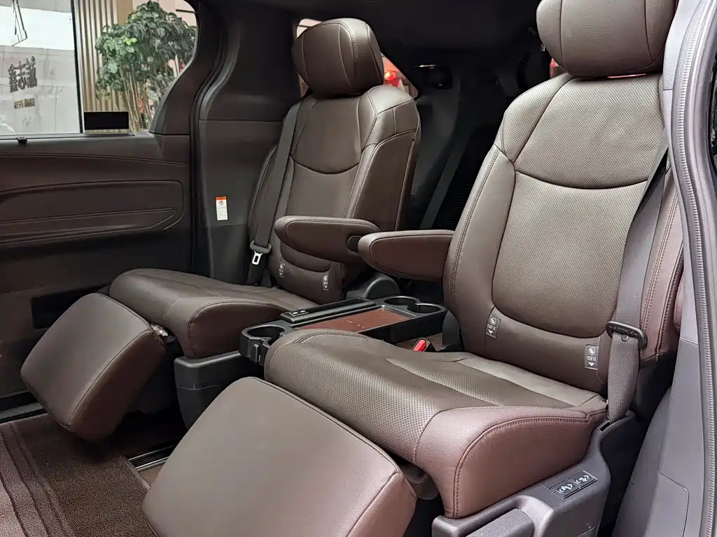 Toyota Granvia 2023