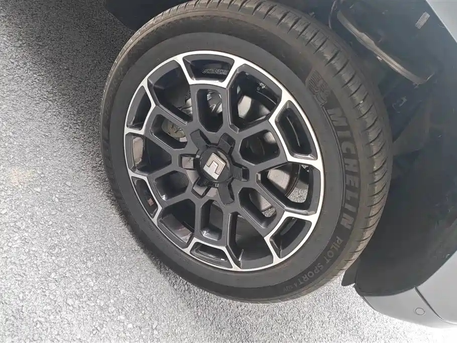 TANK TANK 700 NEW ENERGY