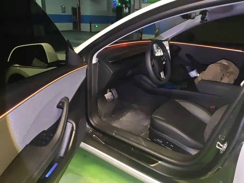 Tesla Model 3 — миниатюра 12