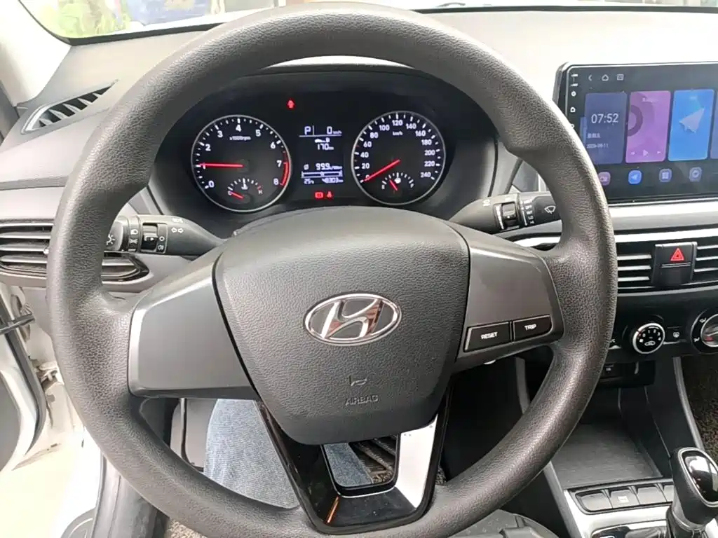 Hyundai Elantra — миниатюра 11