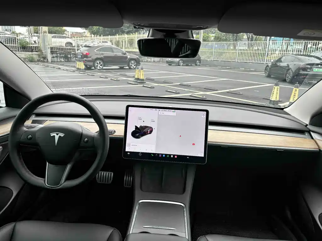 Tesla Model 3 — миниатюра 9