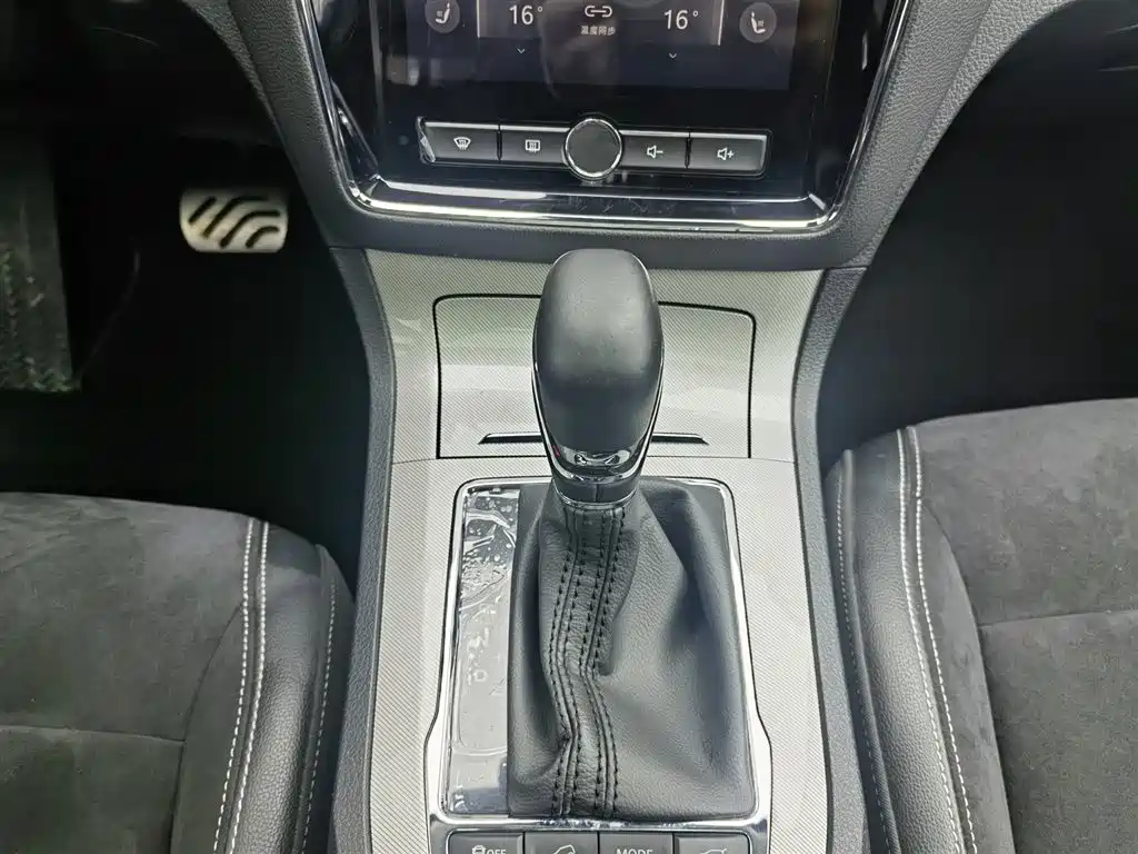 ROEWE RX5 NEW ENERGY