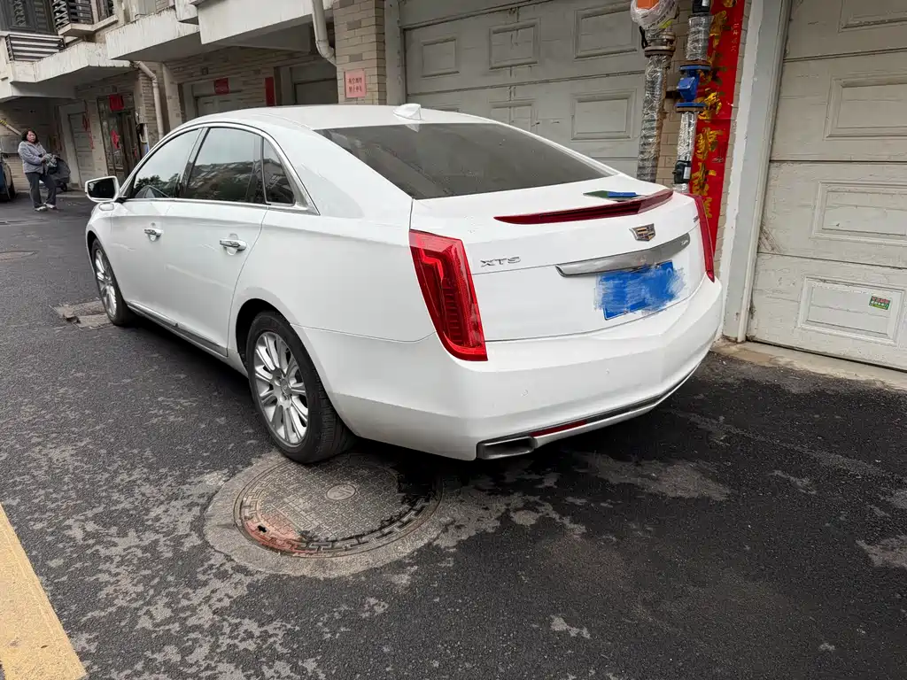 CADILLAC XTS