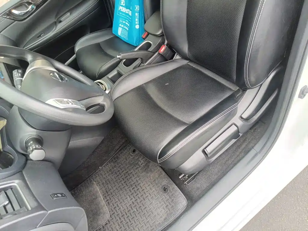 Nissan Tiida — миниатюра 8