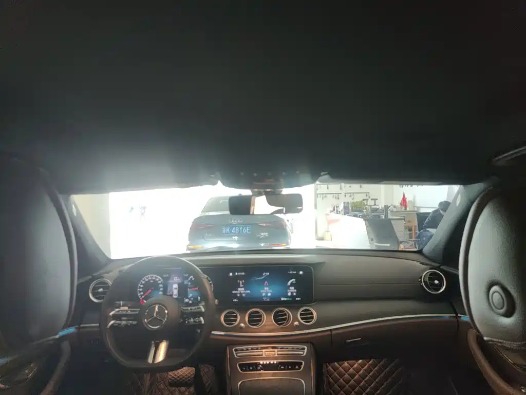 Mercedes-Benz E-Class — миниатюра 14
