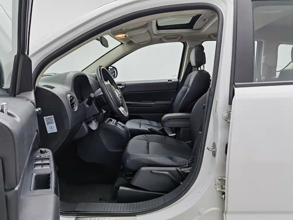 Jeep Compass (Import) — миниатюра 10
