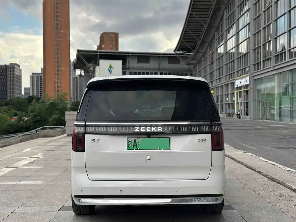 Zeekr 009 2024 мест Executive 108kWh
