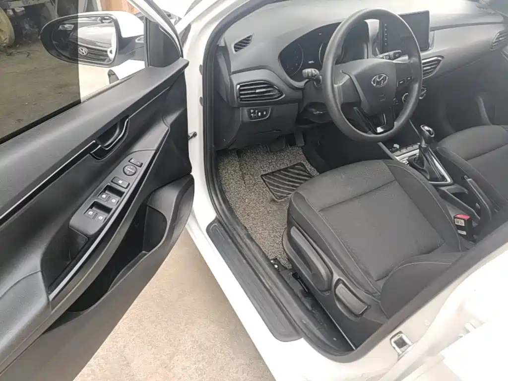 Hyundai Elantra — миниатюра 16