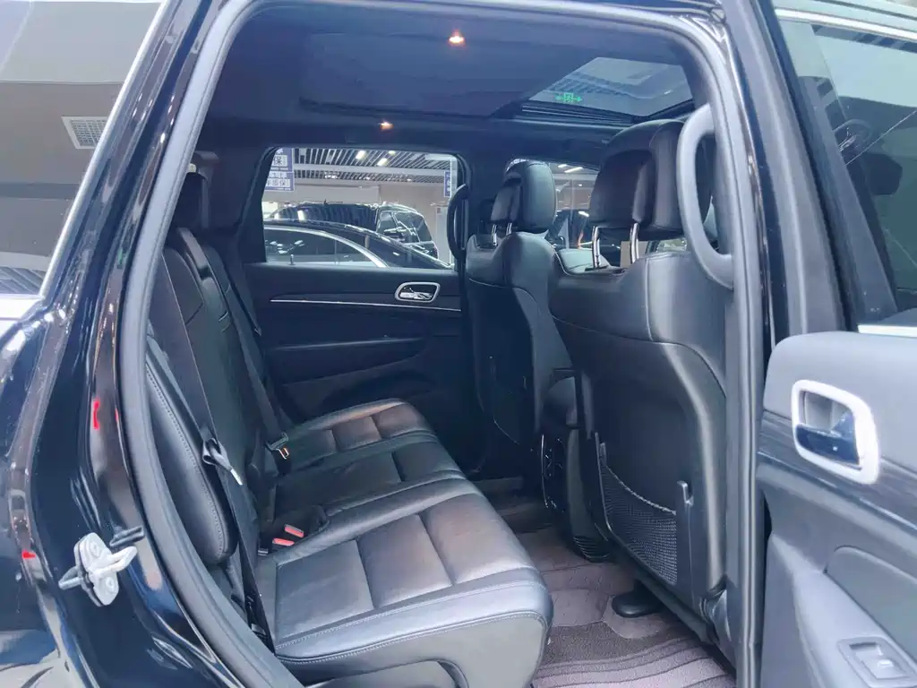 Jeep Grand Cherokee (Import) — миниатюра 14