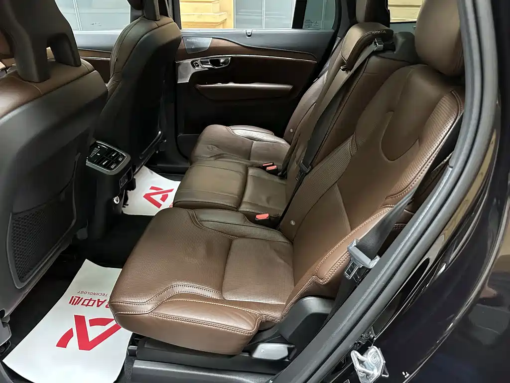 Volvo XC90 — миниатюра 9
