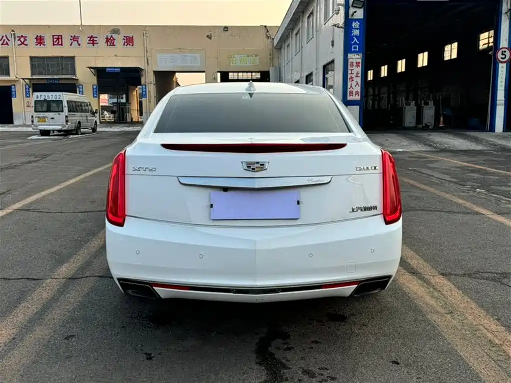 CADILLAC XTS