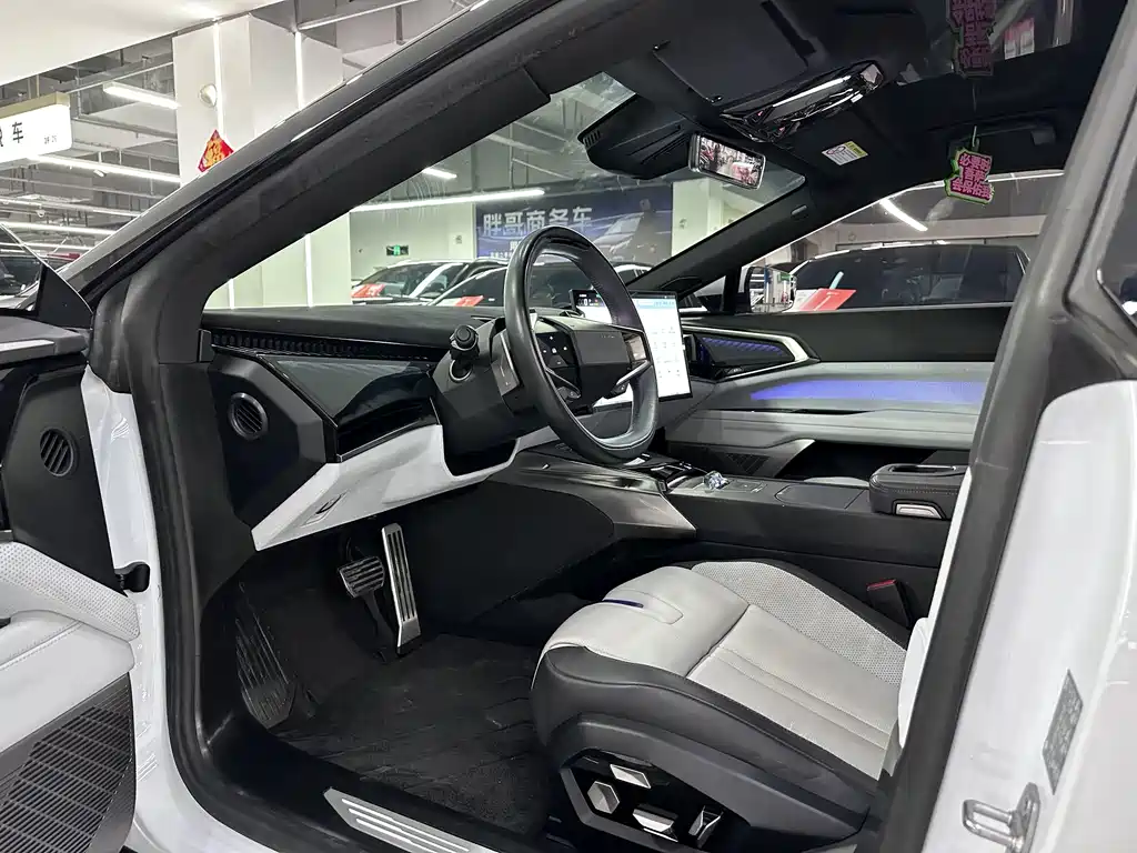 HiPhi HiPhi Z 2023 мест