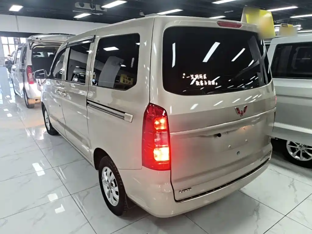 Wuling Hongguang V — миниатюра 5