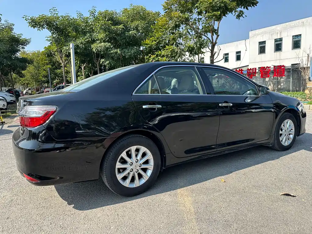 TOYOTA CAMRY