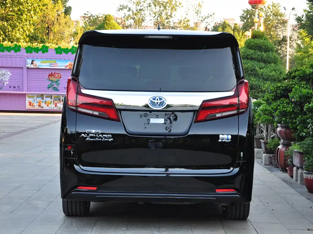 Toyota Alphard — миниатюра 6