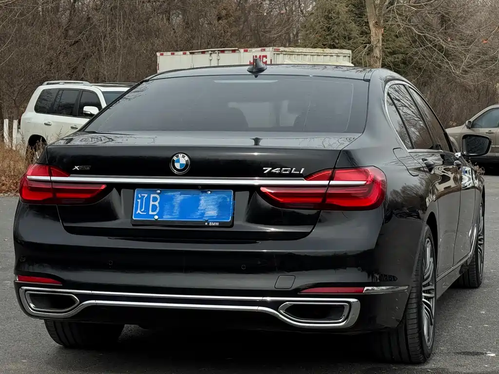 BMW 7 SERIES