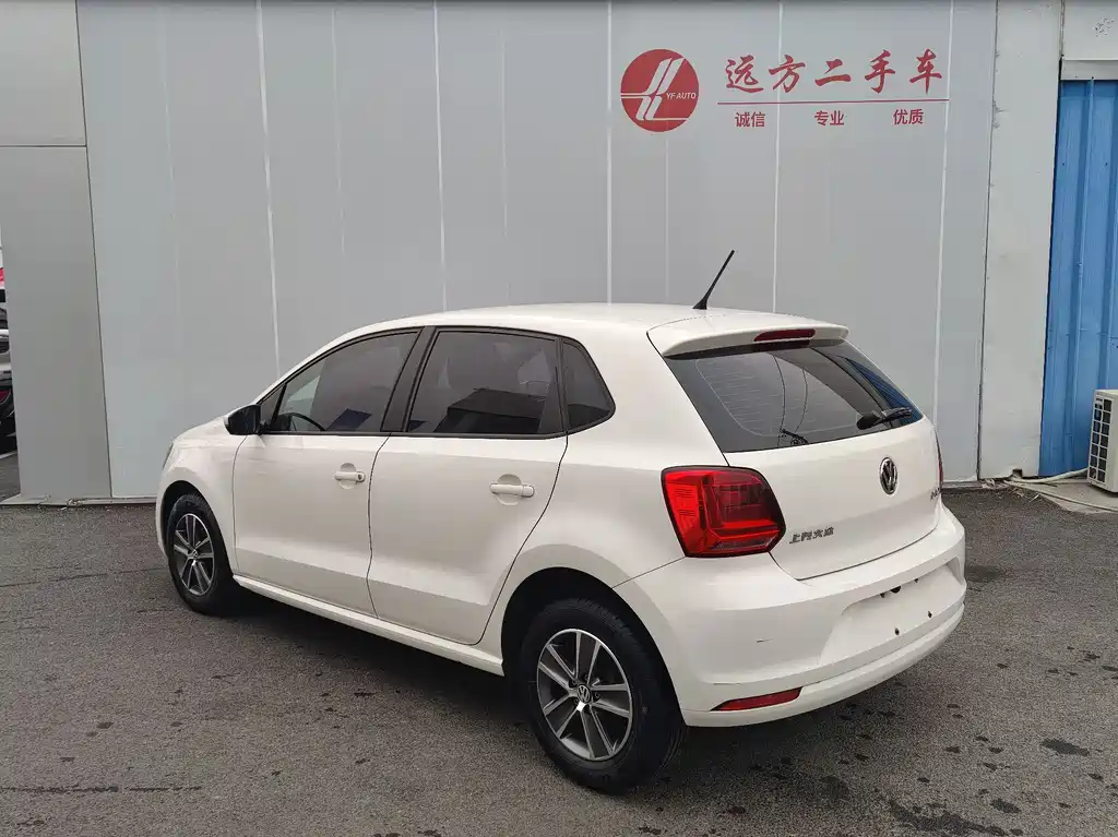 VOLKSWAGEN POLO